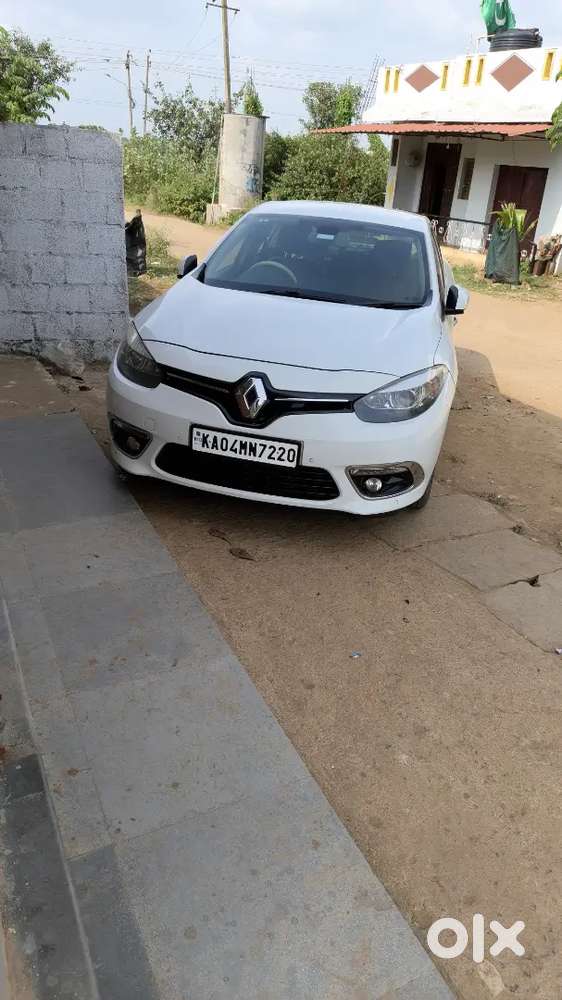 Renault Fluence Car