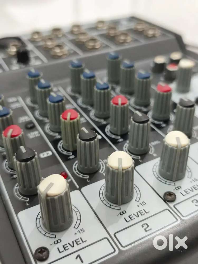 Behringer Xenyx 802 mixer with British EQ