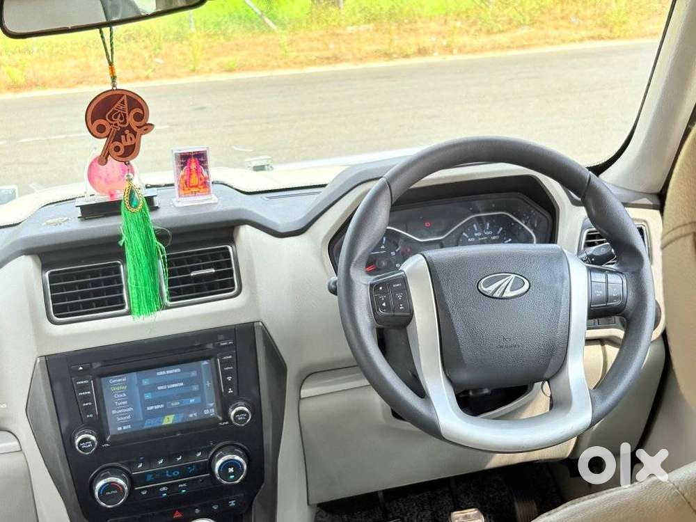 Mahindra Scorpio S10, 2017, Petrol