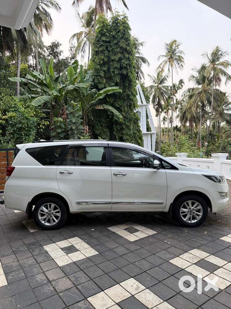 Toyota Innova Crysta 2017 Diesel 142000 Km Driven