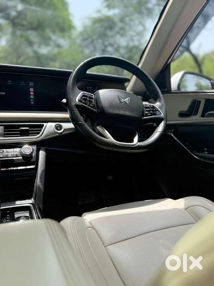Mahindra Xuv700 2.0 Ax 7 Petrol At Luxury Pack Str, 2023, Petrol