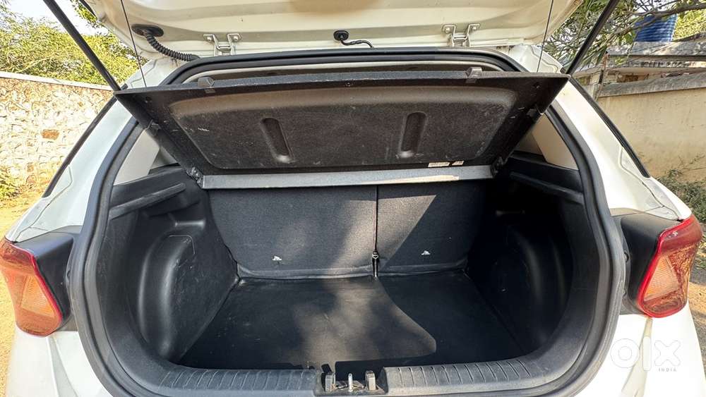 Hyundai Venue Sx (o) (2020) Top End Model (direct Owner Car)
