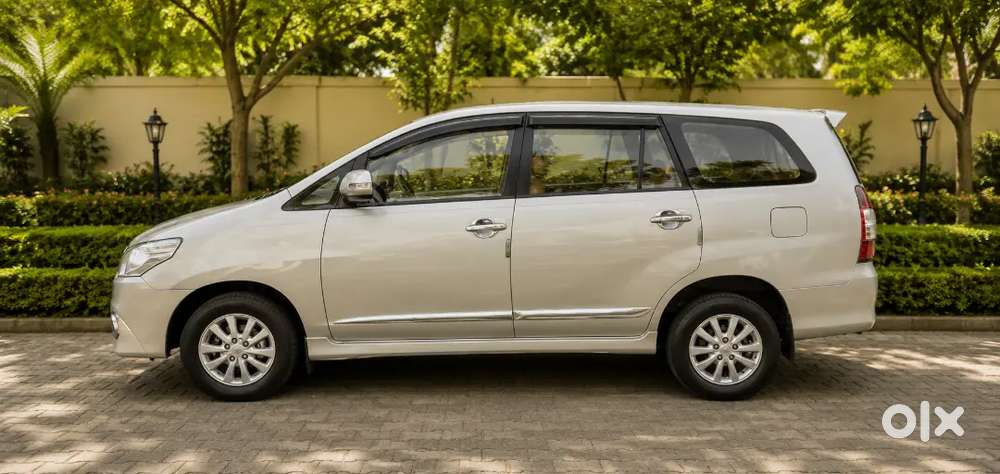 Toyota Innova Diesel 2.5v Model Car For Sale.