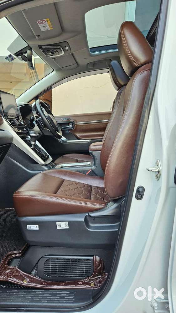 Toyota Innova Hycross 2.0 Zx (o) Hybrid 7 Str, 2025, Petrol