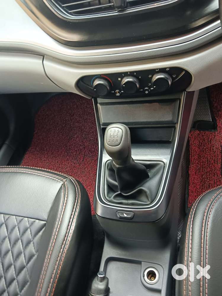 Tata Altroz 1.2 Xe, 2021, Petrol