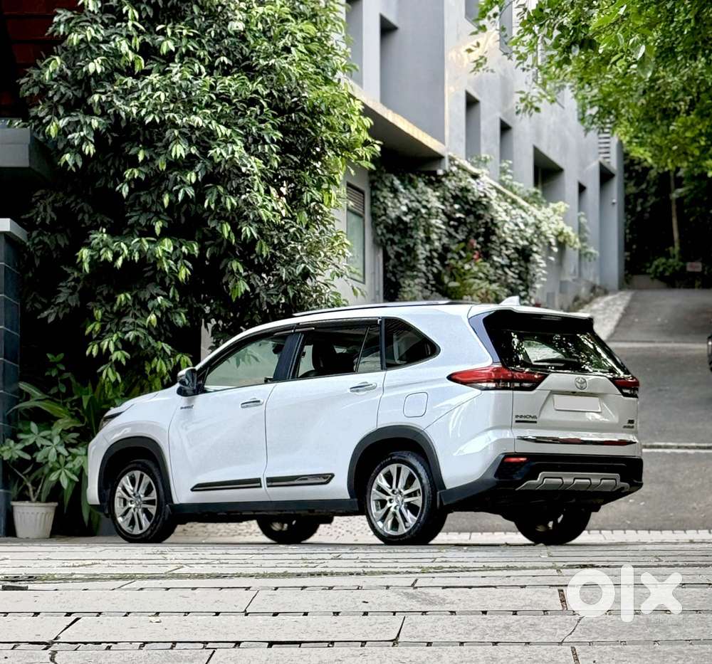 Toyota Innova Hycross 2.0 Zx Hybrid 7 Str, 2023, Petrol