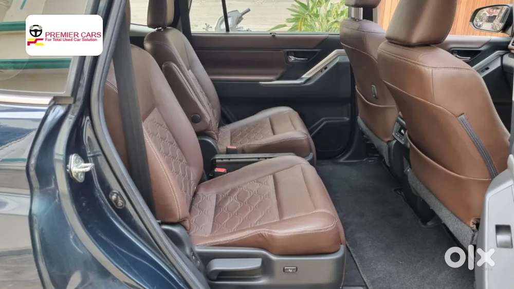 Toyota Innova Hycross 2.0 Zx (o) Hybrid 7 Str, 2023, Petrol