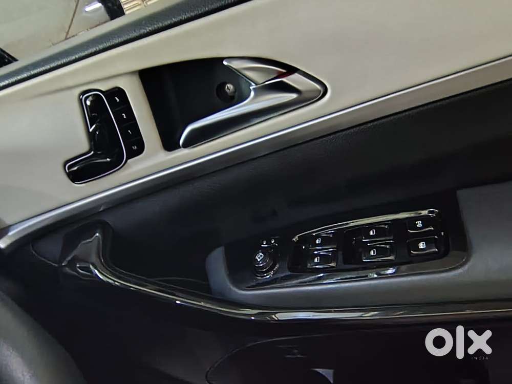 Mahindra Xuv700 2.0 Ax 7 Petrol At Luxury Pack Str, 2023, Petrol