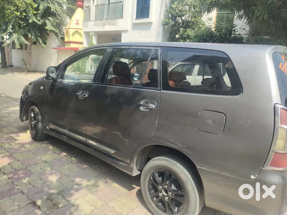 Toyota Innova 2012