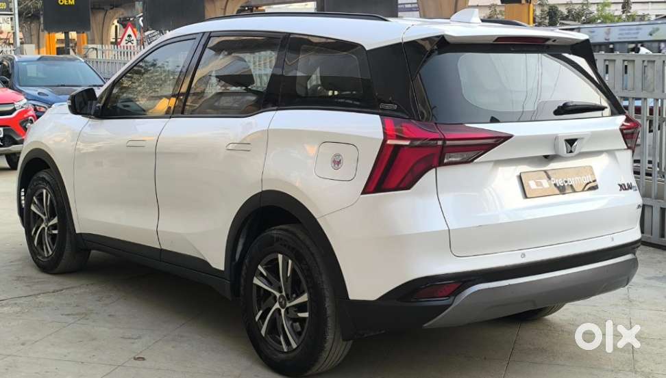 Mahindra Xuv700 2.0 Ax 5 Petrol Mt 7 Str, 2023, Petrol