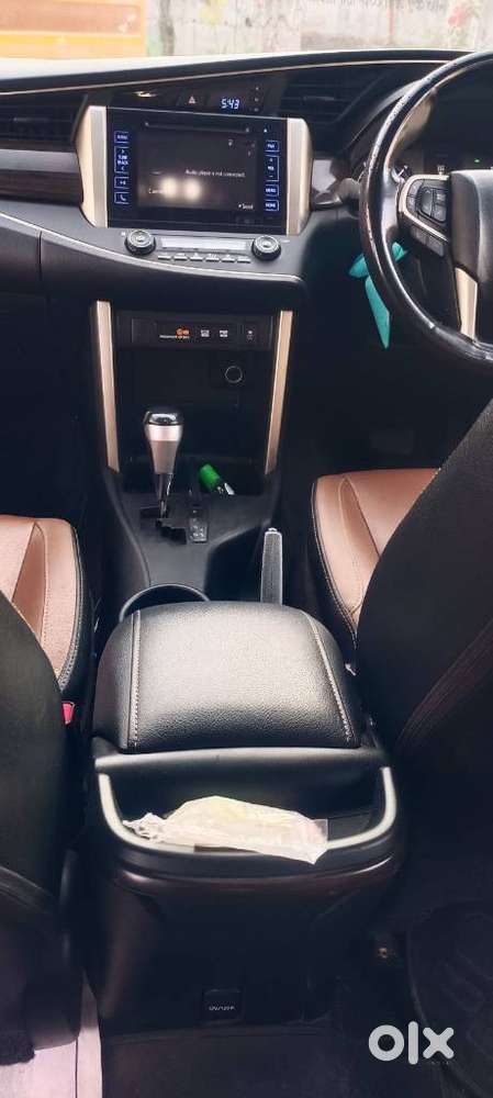 Toyota Innova Crysta 2.8 Zx At 7 Seater, 2017