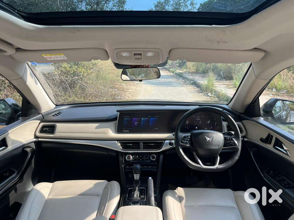 Mahindra Xuv700 2.0 Ax 7 Petrol Mt Str, 2024, Petrol