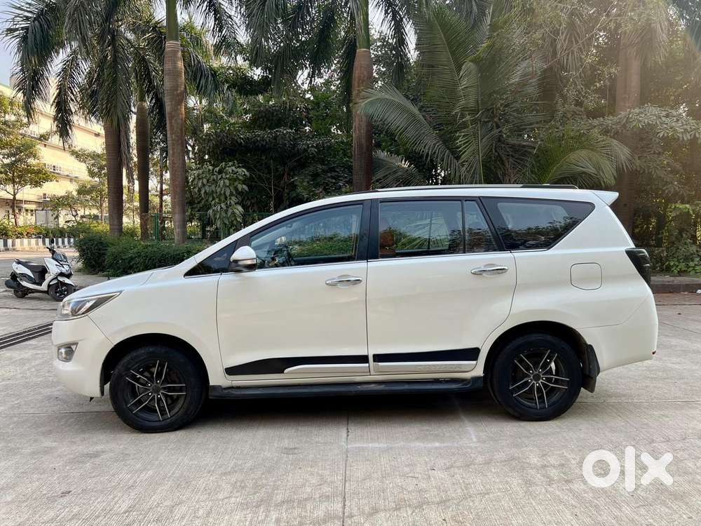 Toyota Innova Crysta 2.4 V 8 Str, 2017, Diesel