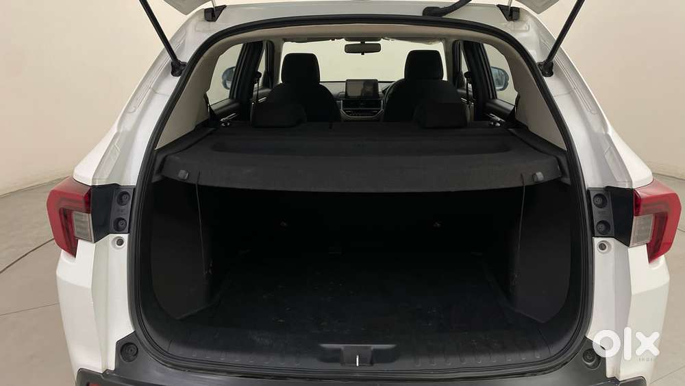 Honda Elevate V Mt, 2023, Petrol