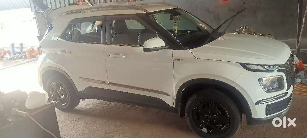 Hyundai Venue 2022 Petrol 52000 Km Driven