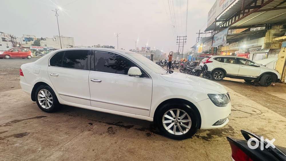 Skoda Superb 2014 Diesel 91200 Km Driven