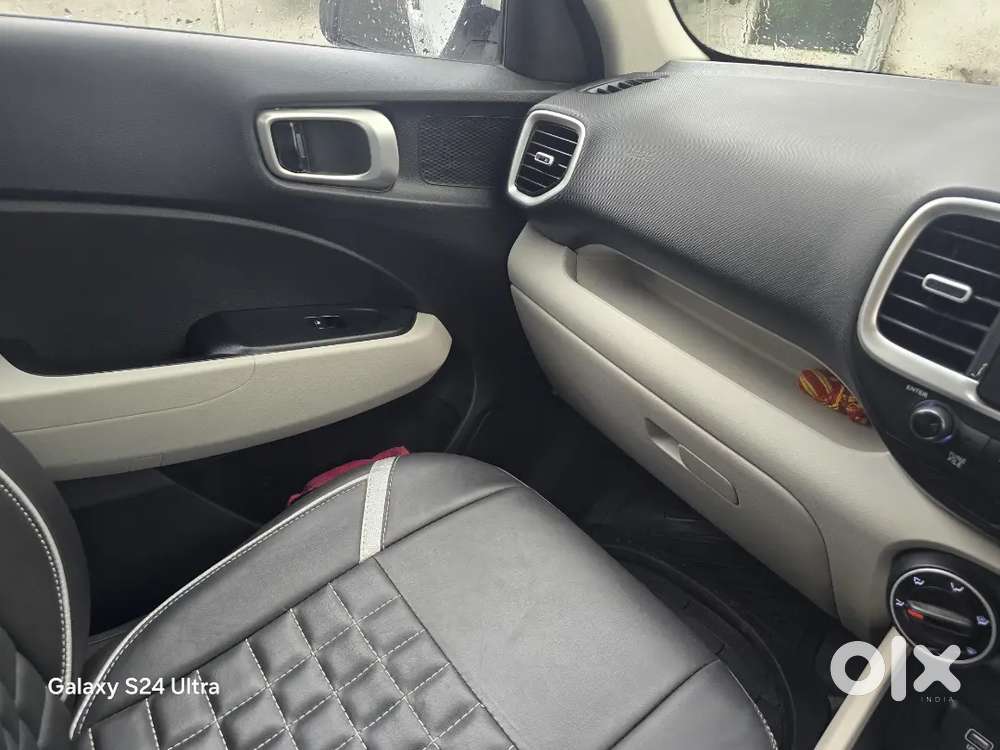 Hyundai Venue 2024 Petrol 6500 Km Driven