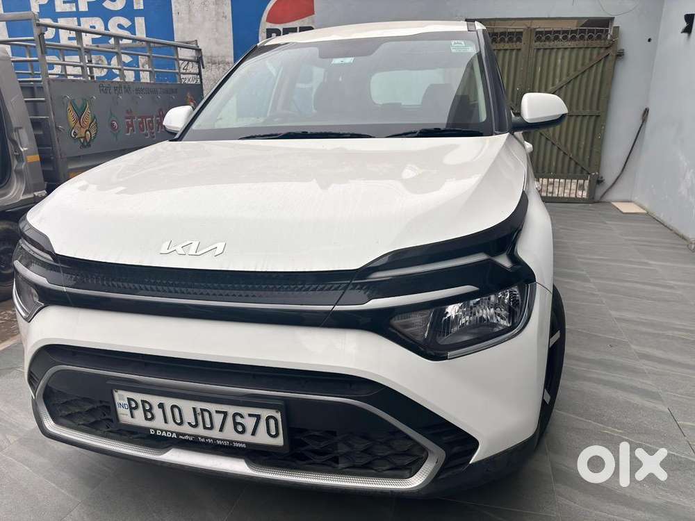 Kia Carens 2023 Diesel Imt 10300 Km Driven