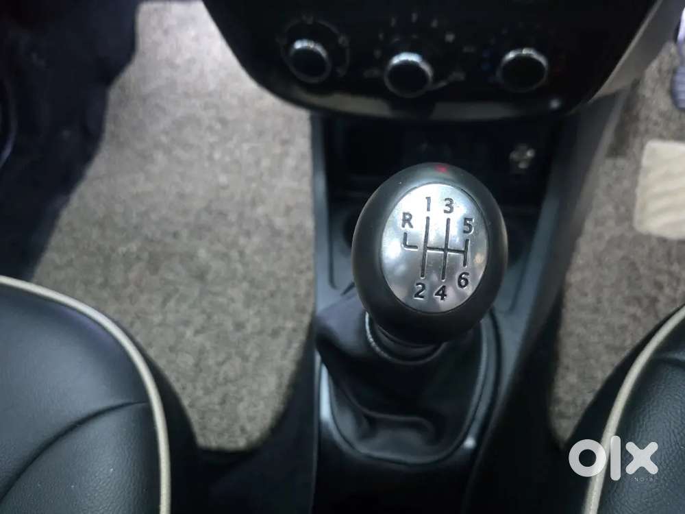 Renault Duster, Diesel, 6 Speed Manual, 2015 Ccar