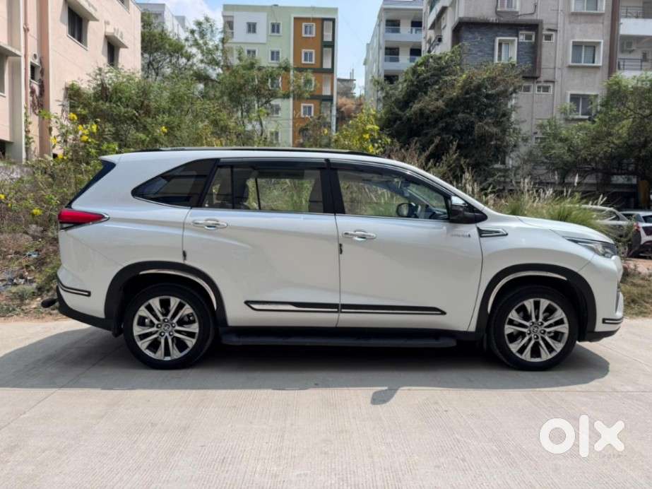 Toyota Innova Hycross 2.0 Zx (o) Hybrid 7 Str, 2023, Petrol