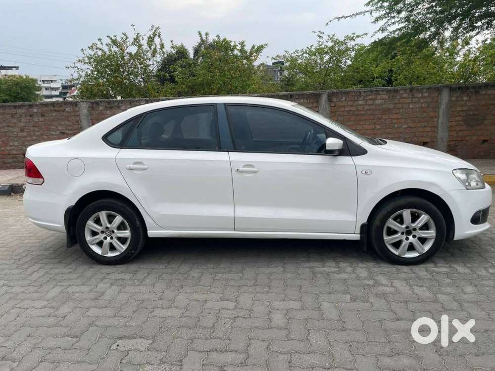 Volkswagen Vento 2010-2013 Petrol Highline, 2011, Petrol