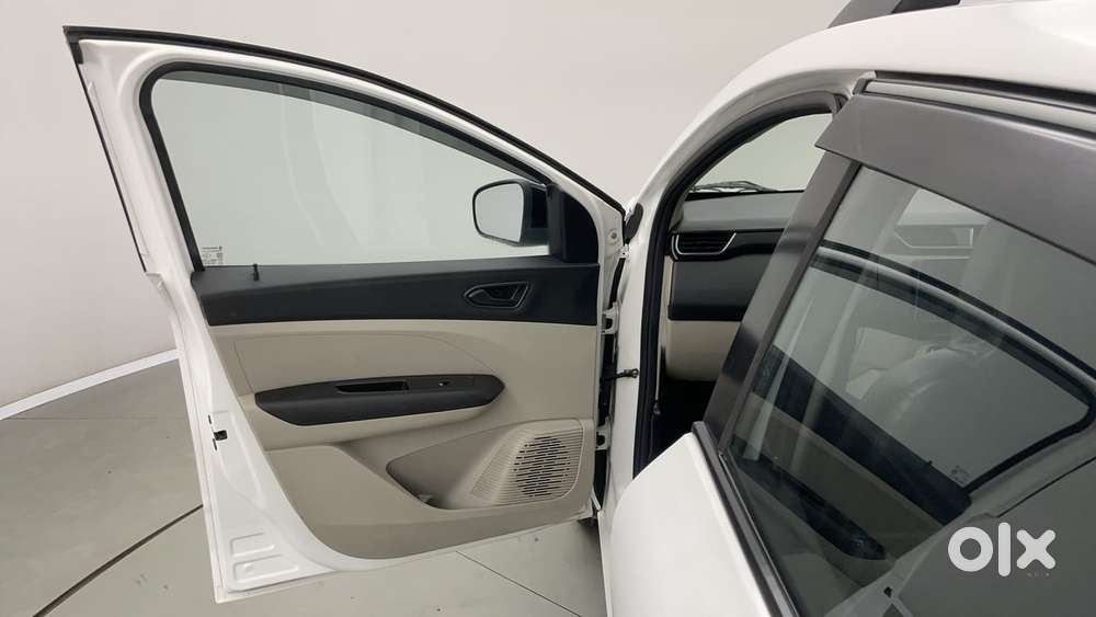 Renault Triber Rxt, 2022, Petrol