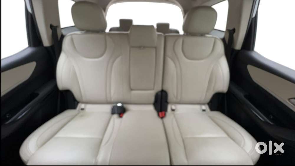Mahindra Xuv700 2.0 Ax 7 Petrol At Str, 2024, Petrol