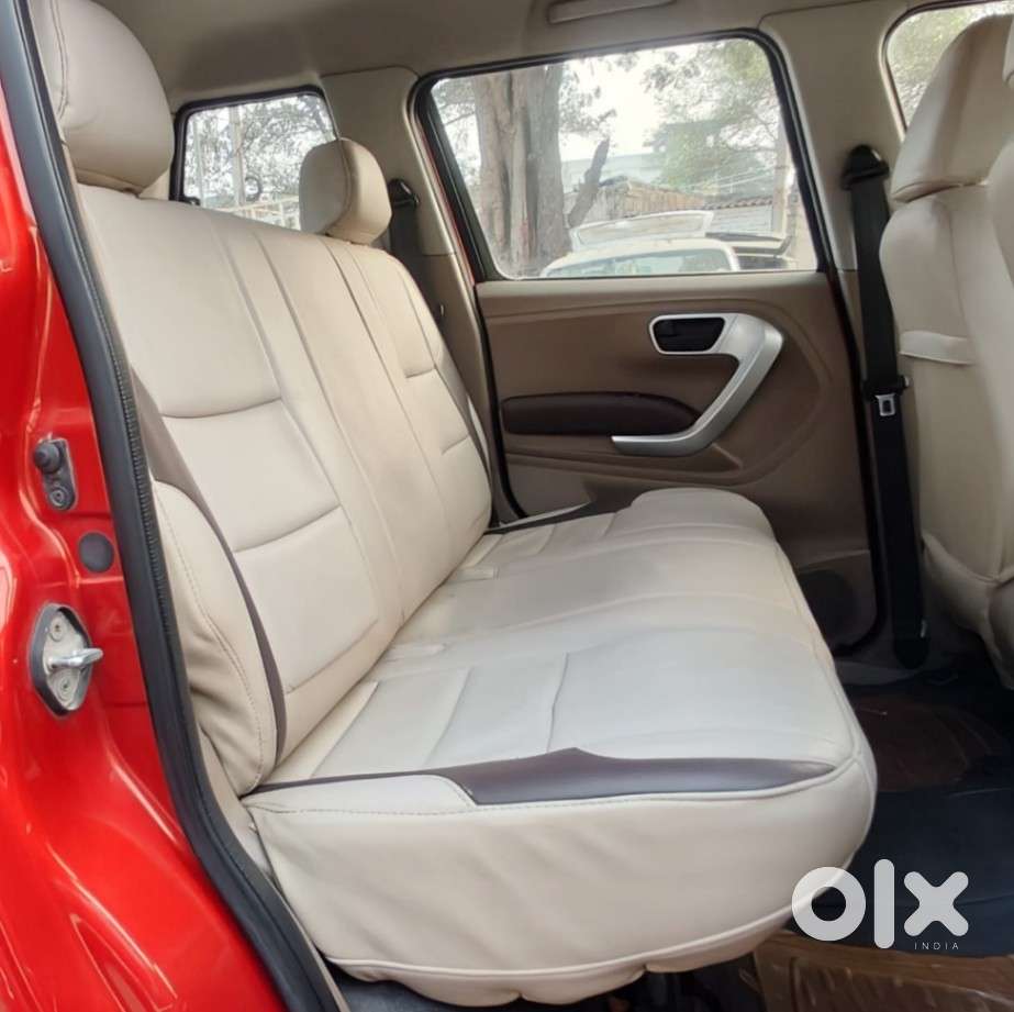 Mahindra Tuv 300 Mhawk100 T8 Dual Tone, 2017, Diesel