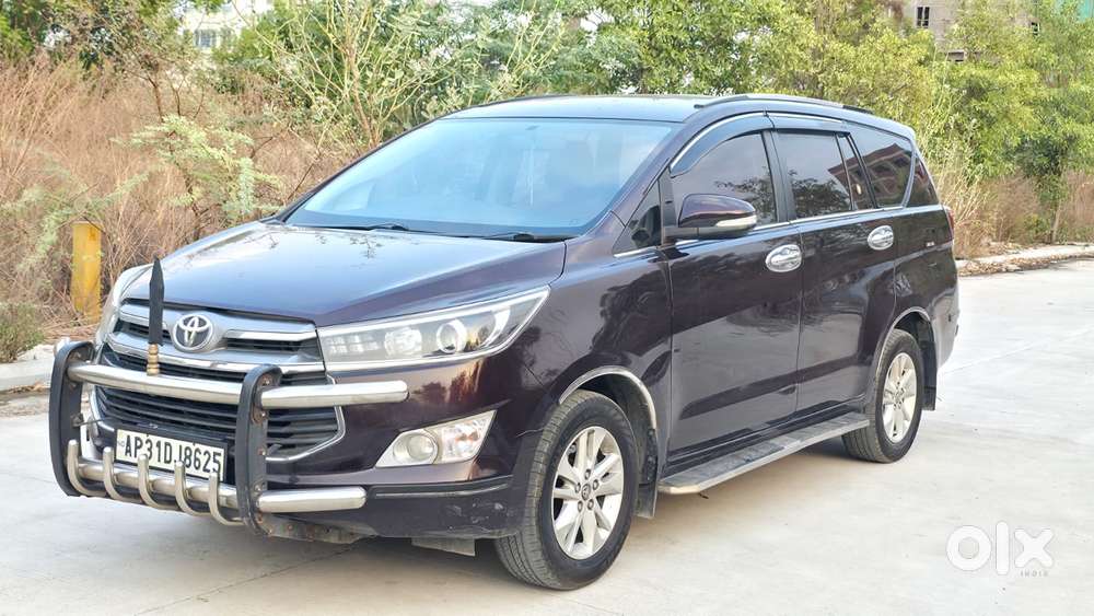 Toyota Innova Crysta 2.4 V 8 Str, 2016, Diesel