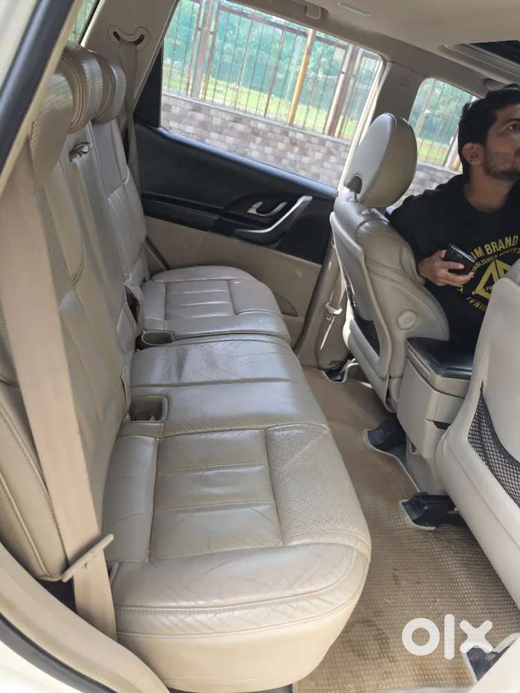 Mahindra Xuv500 W10 2015