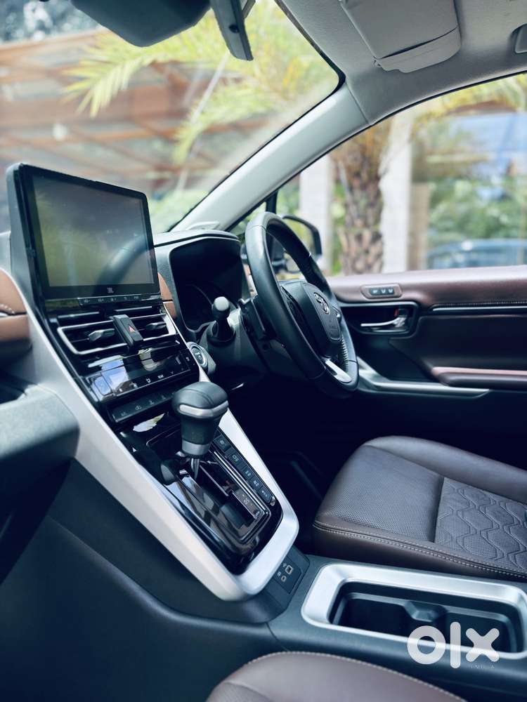 Toyota Innova Hycross 2.0 Zx (o) Hybrid 7 Str, 2023, Electric