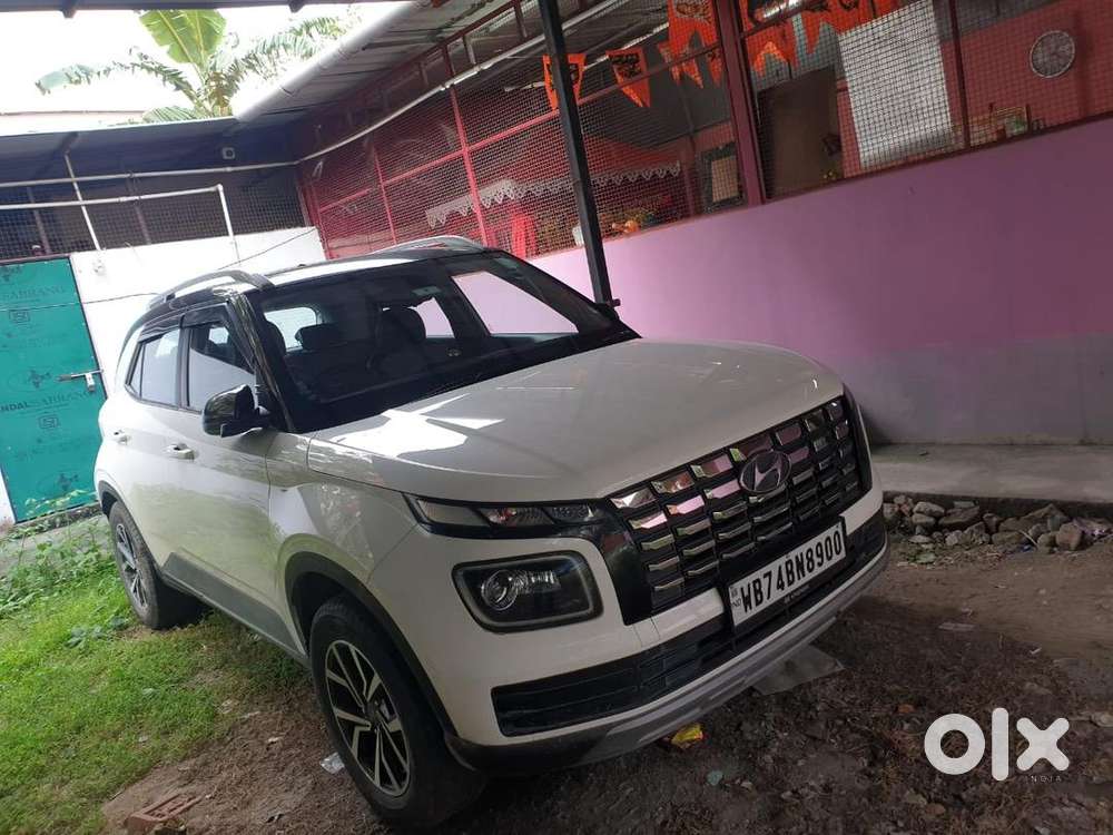 Hyundai Venue 2023 Petrol 27383 Km Driven