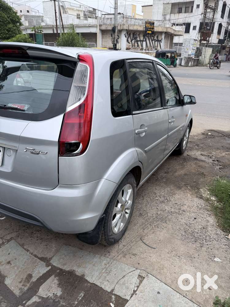 Ford Figo Petrol Titanium, 2011, Petrol