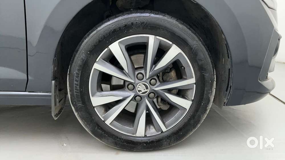 Skoda Slavia Style 1.0l Tsi At, 2022, Petrol