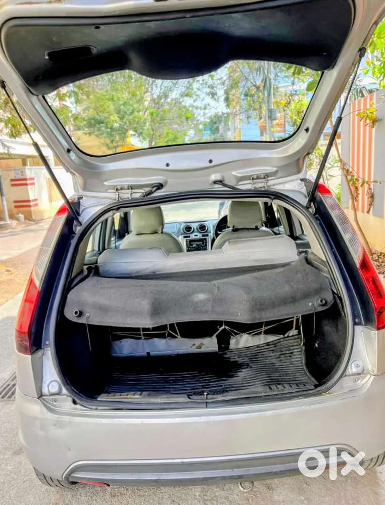 Ford Figo 2010 Silver Well Maintained