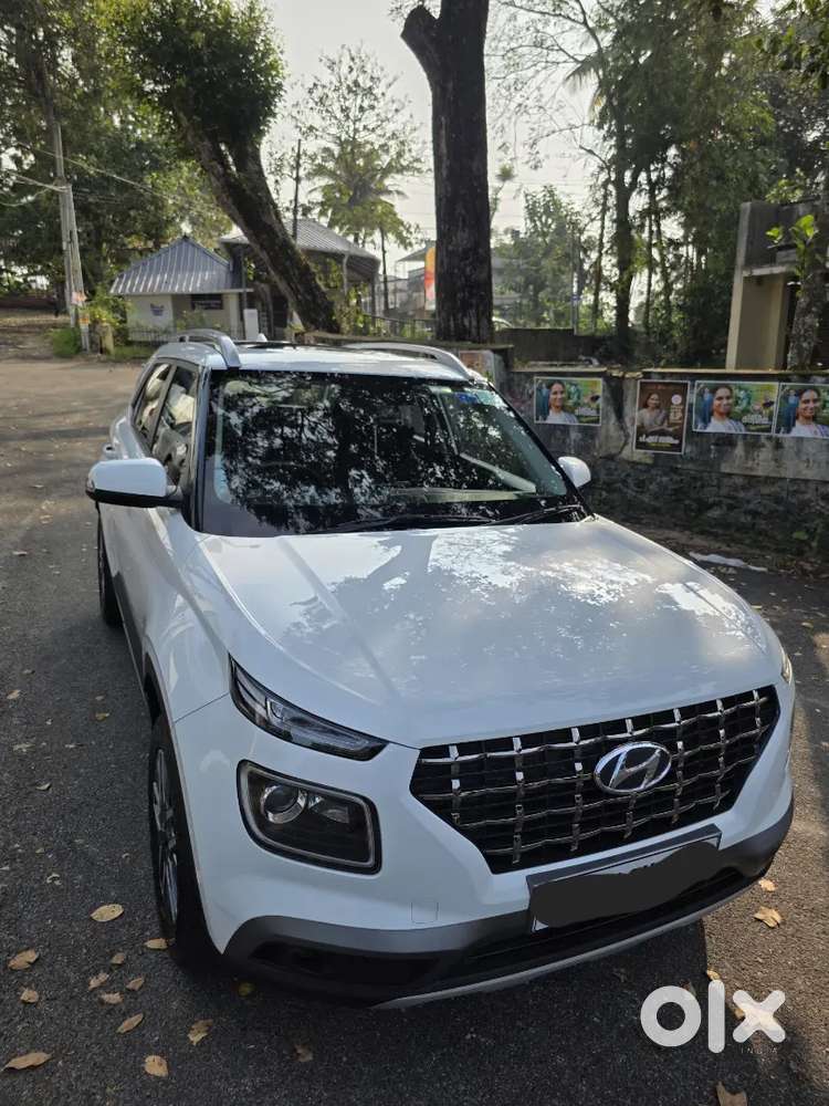 Well Maintained Hyundai Venue 2022 Turbo Petrol Under Company Warranty