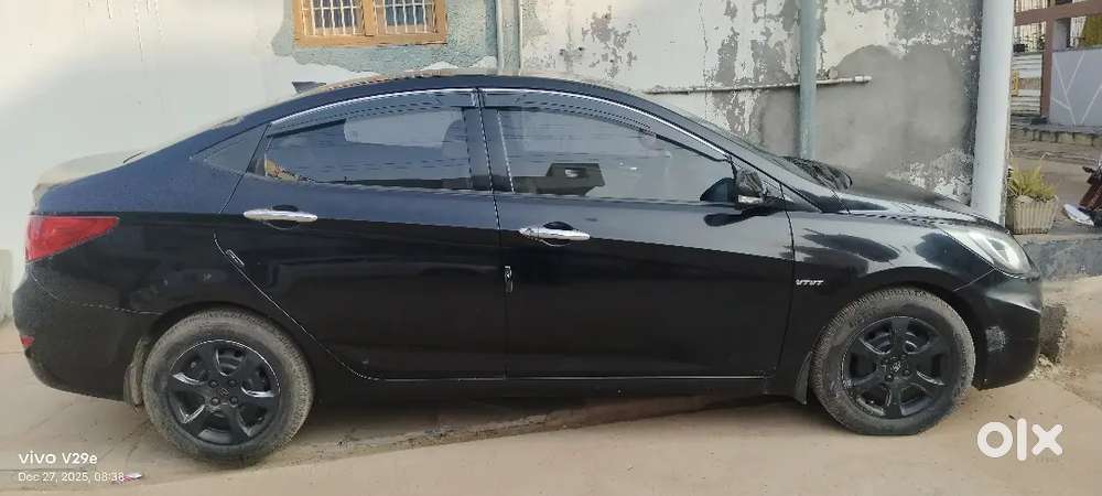 Hyundai Fluidic Verna 2011 Petrol 104000 Km Driven