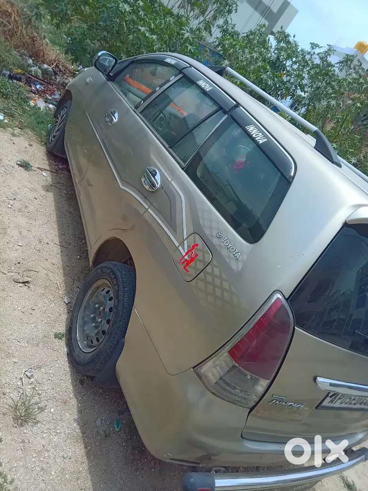 Toyota Innova 2011 Diesel 235000 Km Driven