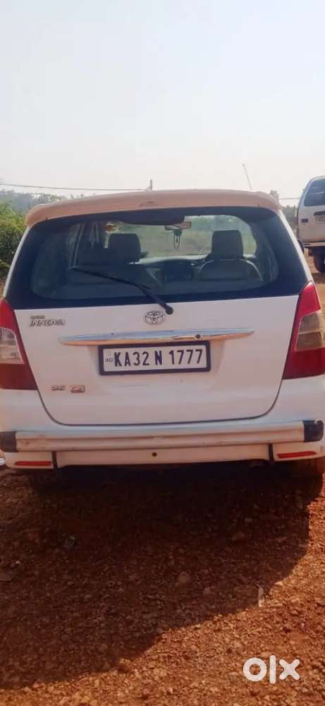 Toyota Innova 2011 Diesel 100000 Km Driven