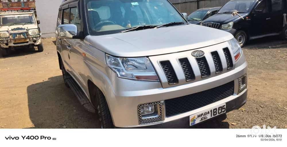 Mahindra Tuv 300 T10 Dual Tone, 2017