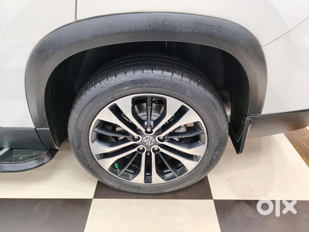 Mg Hector Plus Sharp Pro 1.5 Turbo Petrol Cvt 7 Str, 2023, Petrol