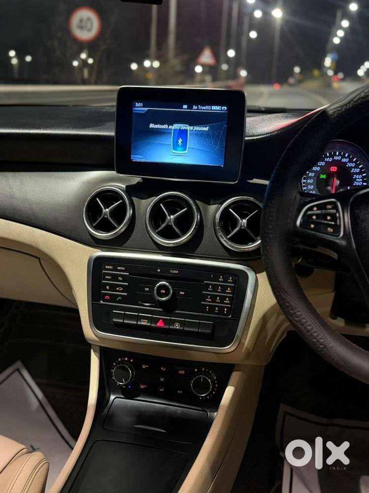 Mercdes Benz  Cla 200 Petrol Mh 12