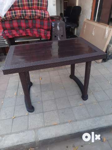 Brand New plastic Dining Table high quality strong and sturdy