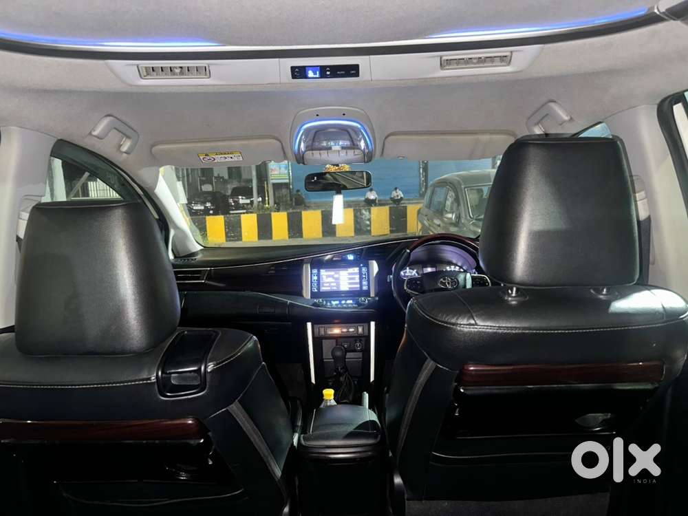 Toyota Innova Crysta Z &ndash; Top-end