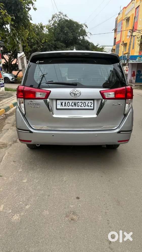 Toyota Innova Crysta 2017 Petrol 125000 Km Driven