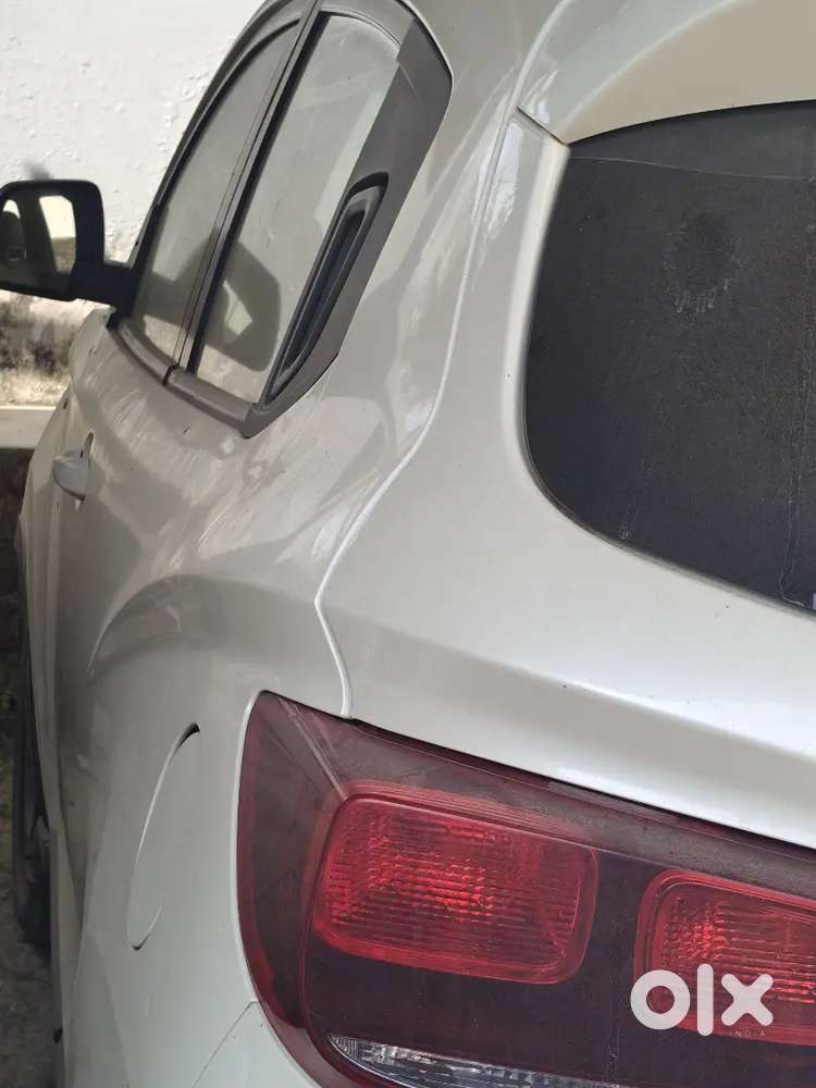 Mahidra Kuv 100 Car