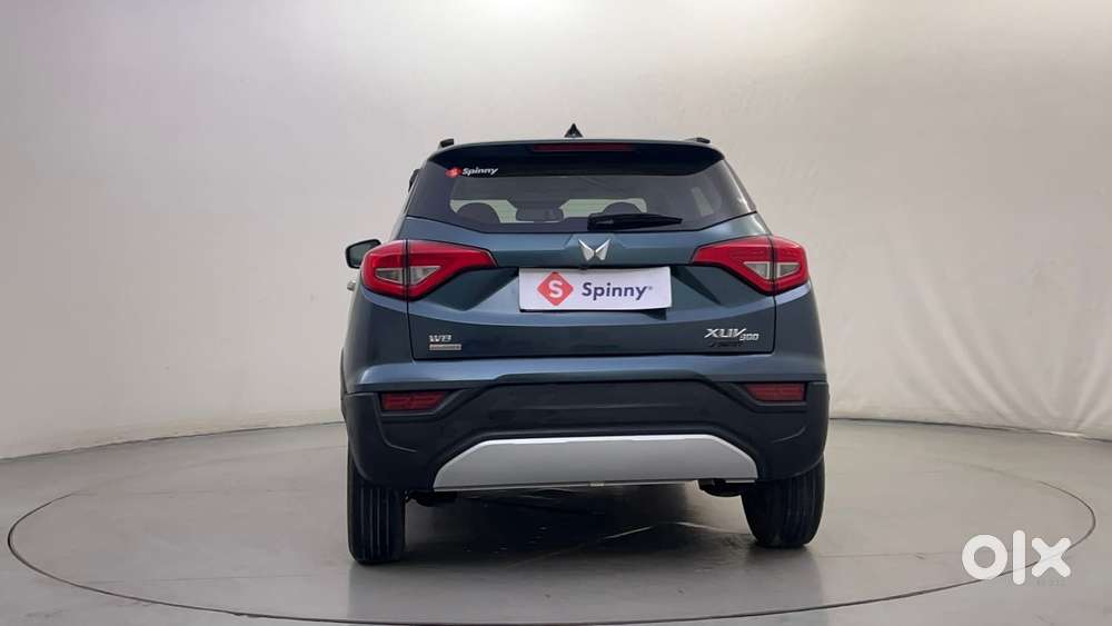 Mahindra Xuv300 1.2 W8 (o) Amt Petrol, 2022, Petrol
