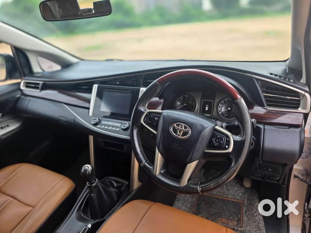 Toyota Innova Crysta 2.4 V 8 Str, 2016, Diesel