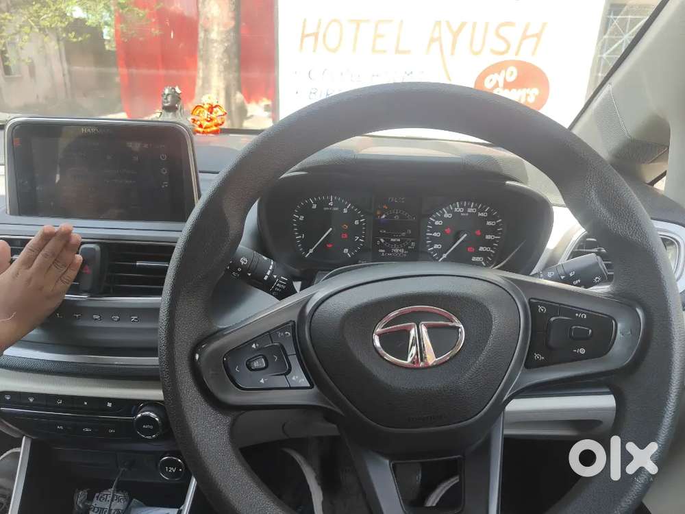 Tata Altroz 2023 Petrol 14958 Km Driven