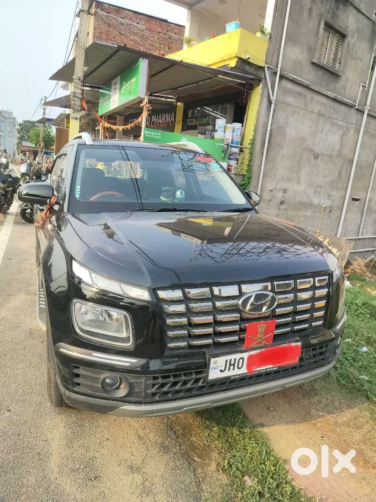 Hyundai Venue 2024 Petrol 16000 Km Driven ,singal Hand With Praking